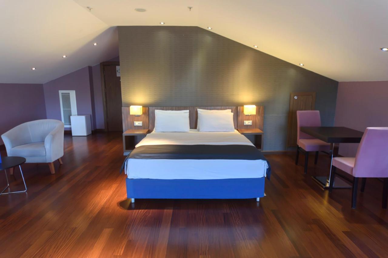 Holiday Inn Express Istanbul-Altunizade By Ihg Exterior photo