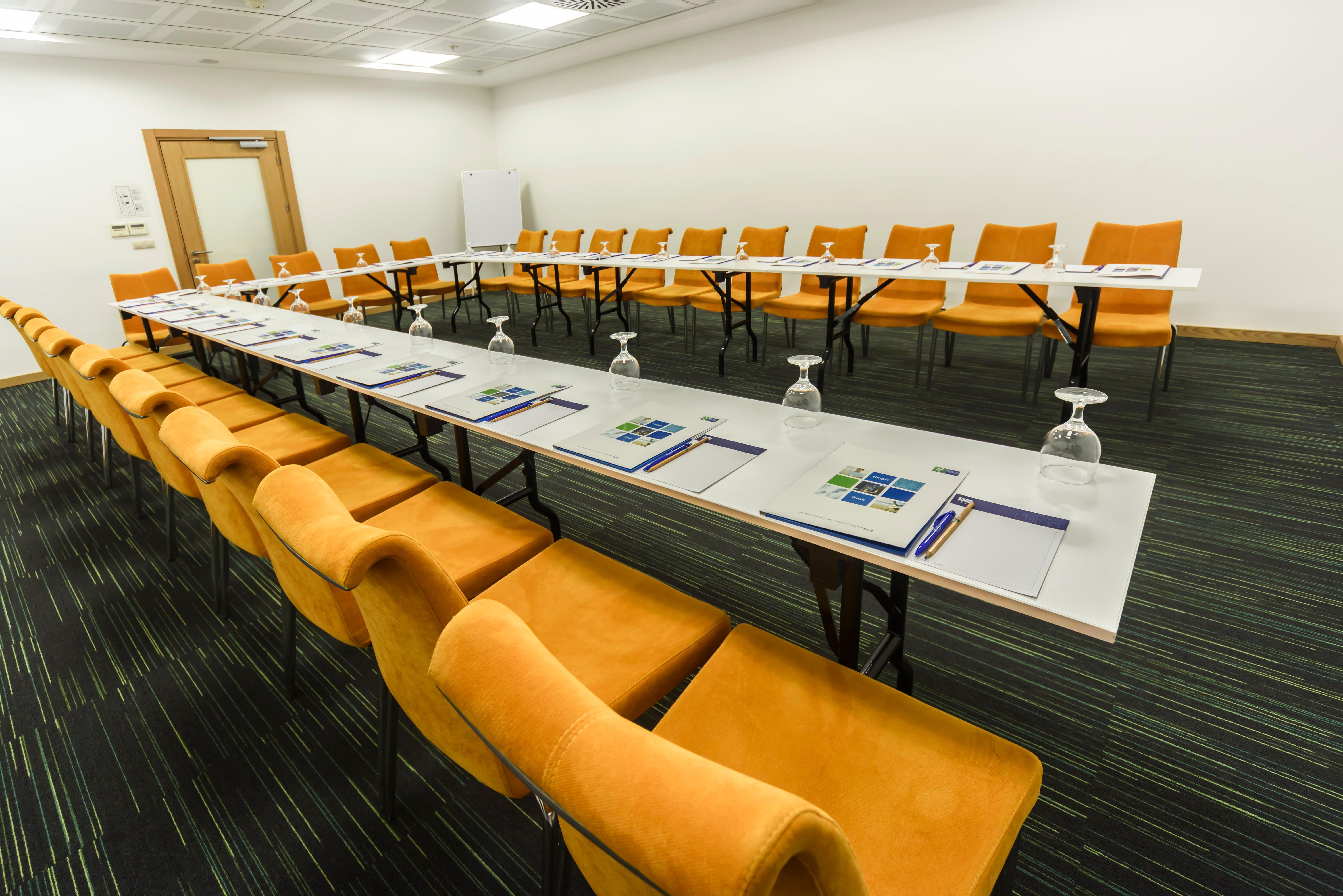 Holiday Inn Express Istanbul-Altunizade By Ihg Exterior photo