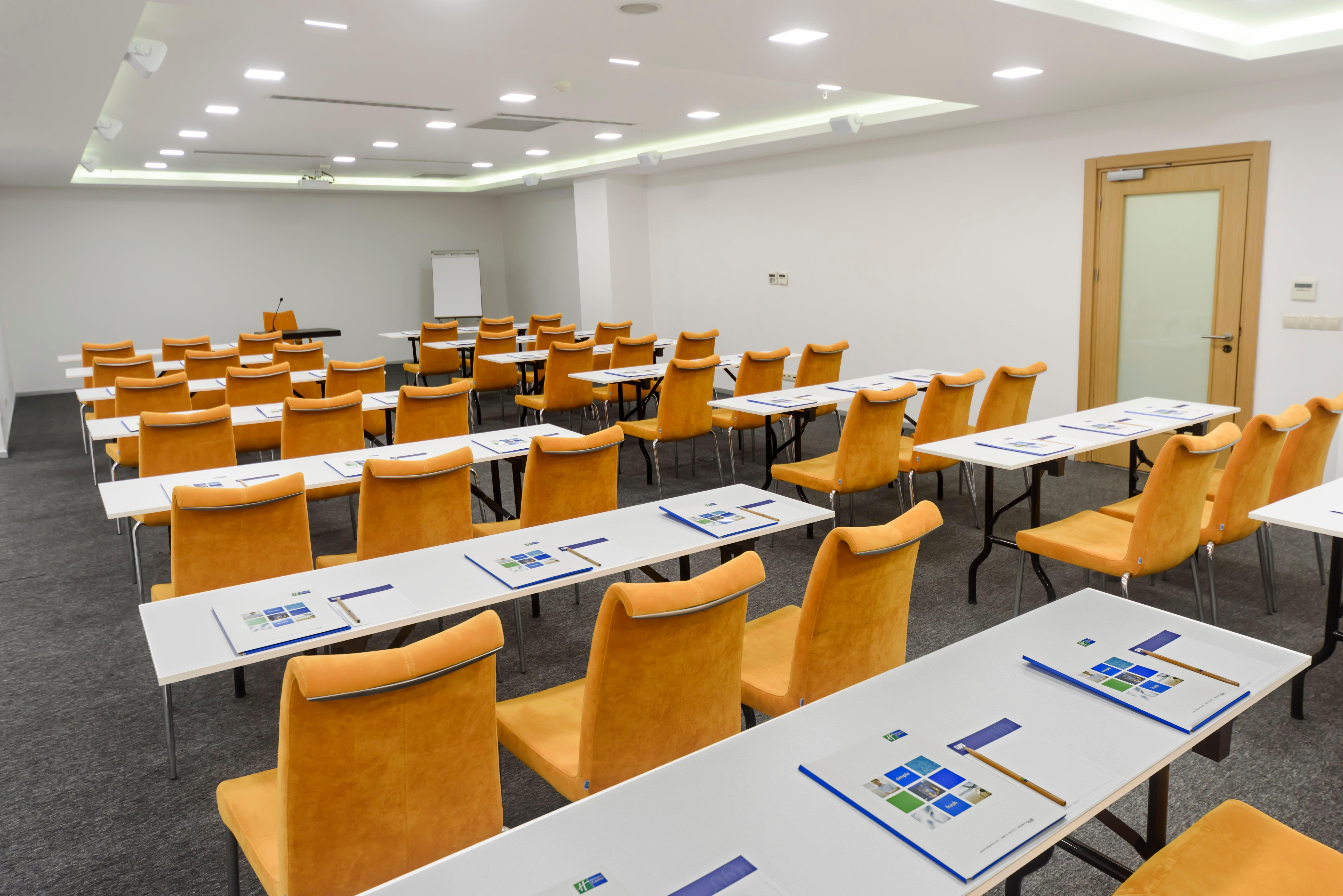 Holiday Inn Express Istanbul-Altunizade By Ihg Exterior photo