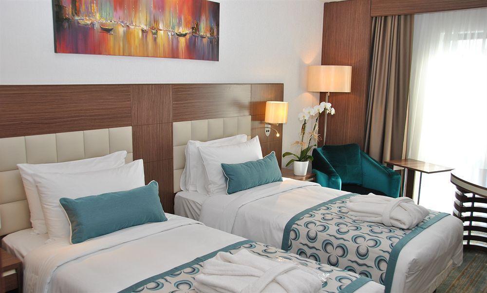 Holiday Inn Express Istanbul-Altunizade By Ihg Exterior photo