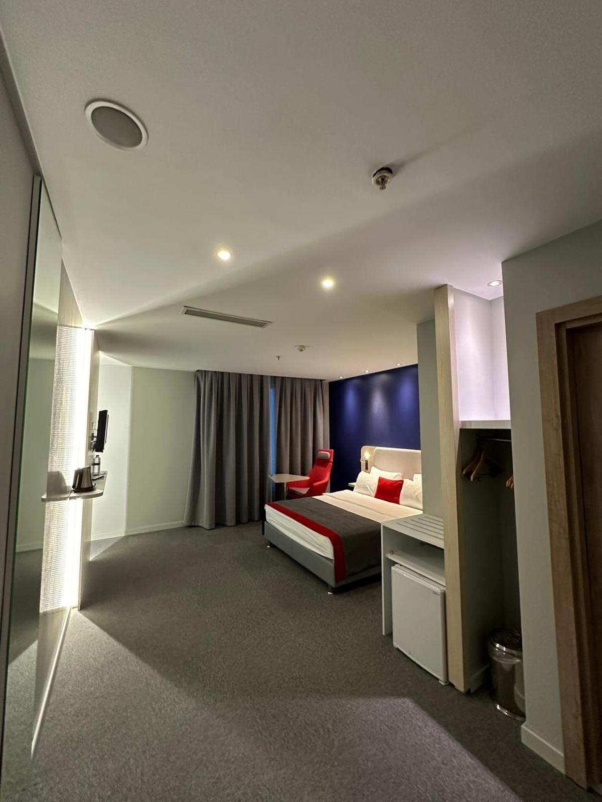 Holiday Inn Express Istanbul-Altunizade By Ihg Exterior photo