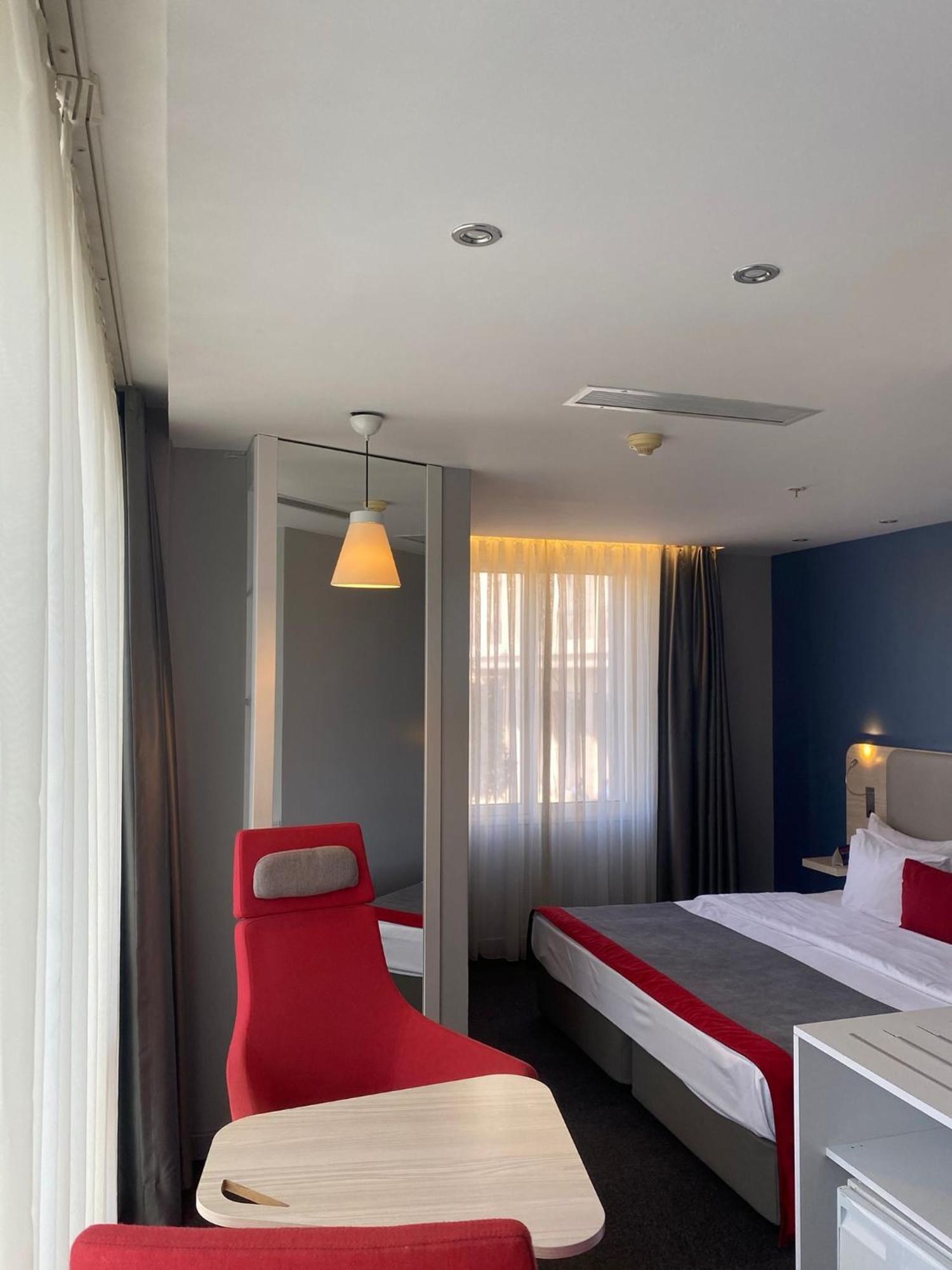 Holiday Inn Express Istanbul-Altunizade By Ihg Exterior photo