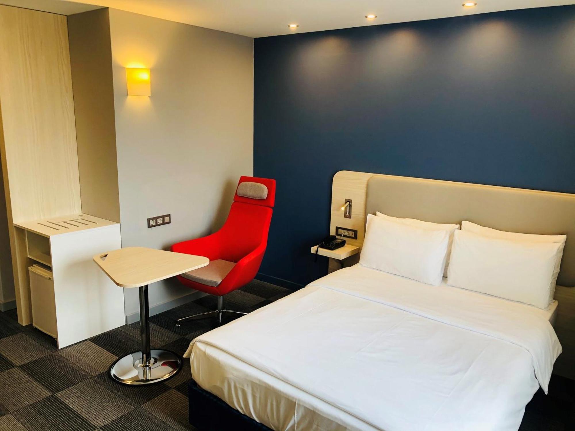 Holiday Inn Express Istanbul-Altunizade By Ihg Exterior photo