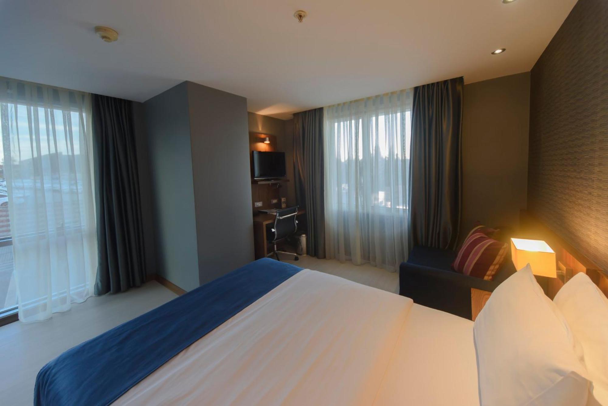 Holiday Inn Express Istanbul-Altunizade By Ihg Exterior photo