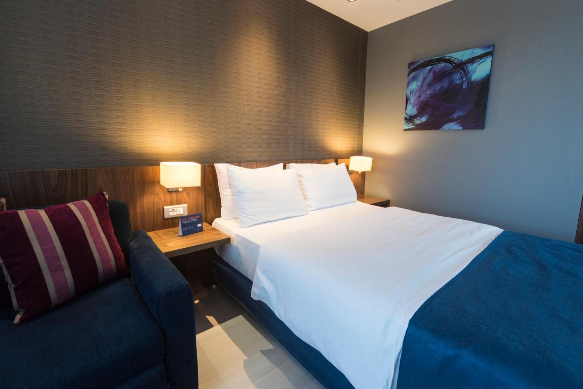 Holiday Inn Express Istanbul-Altunizade By Ihg Exterior photo
